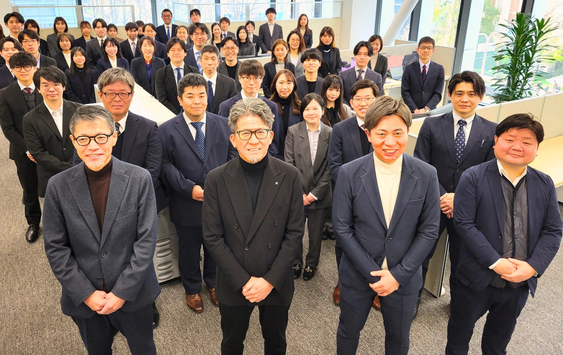 CROSSROADグループ集合写真