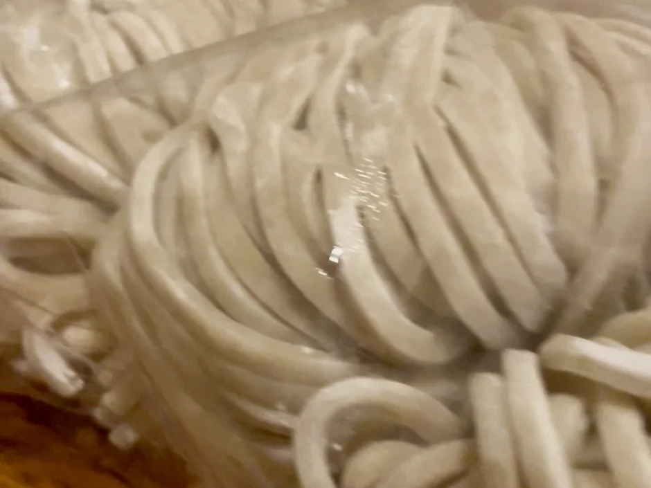 食欲をそそる太麺