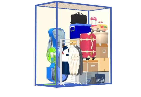 扇風機、リュック、洋服などの収納例