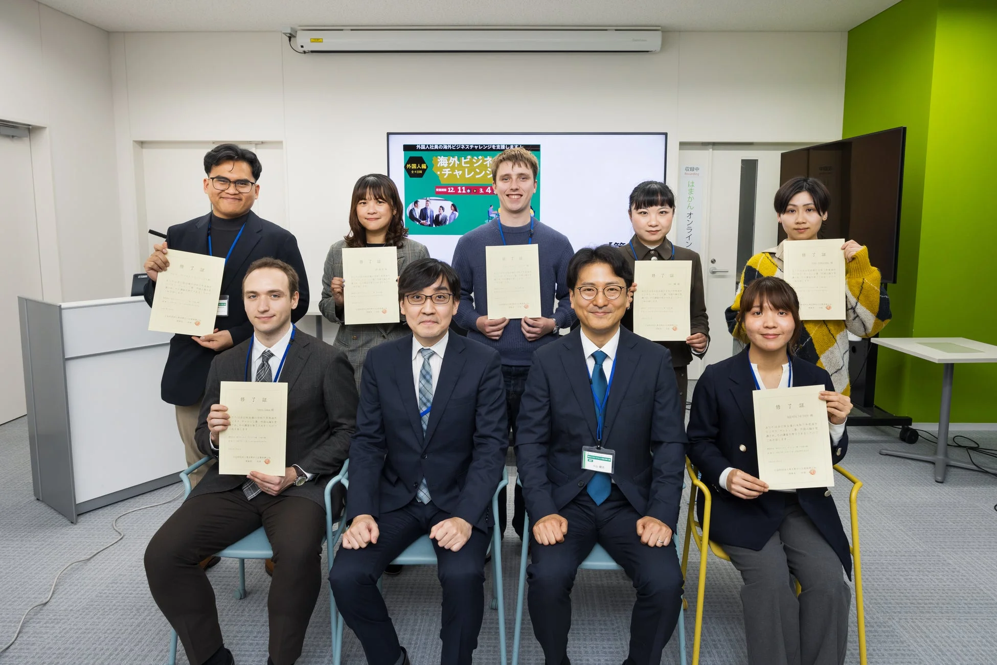 修了証交付の様子