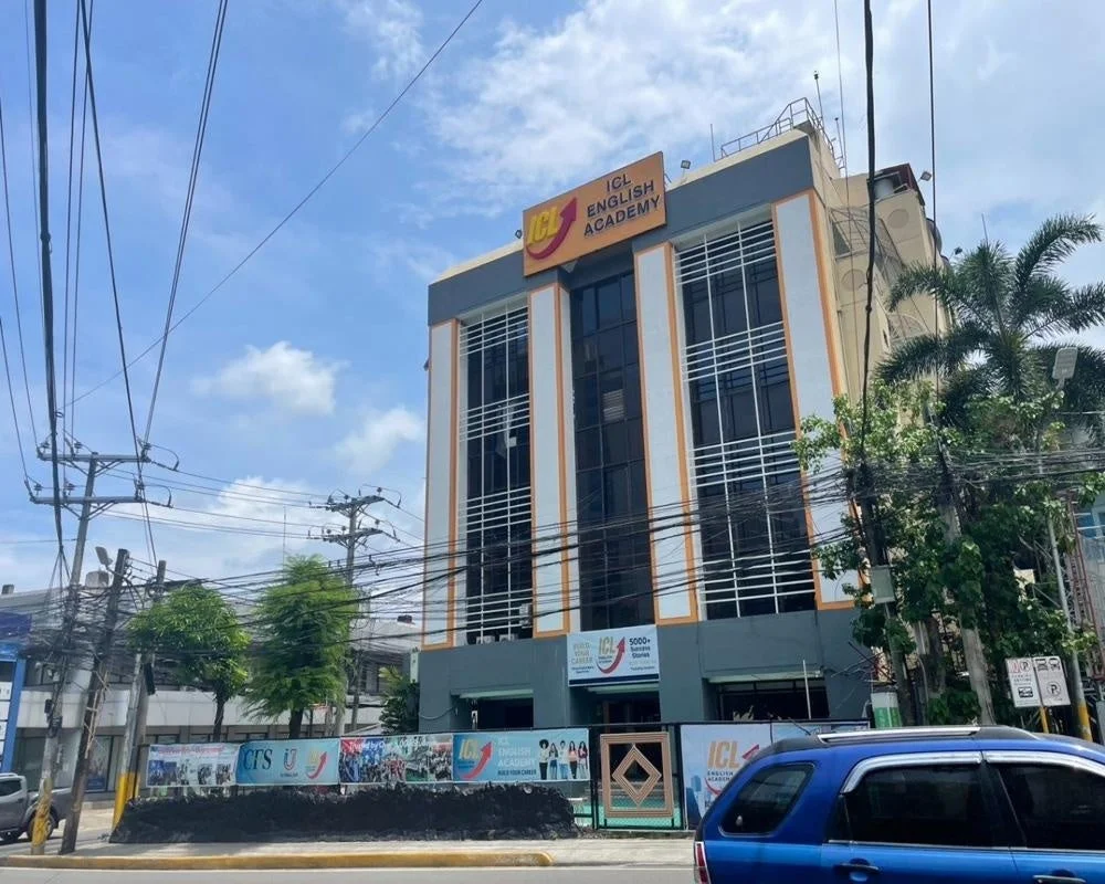 ICL English Academyの建物と街並み