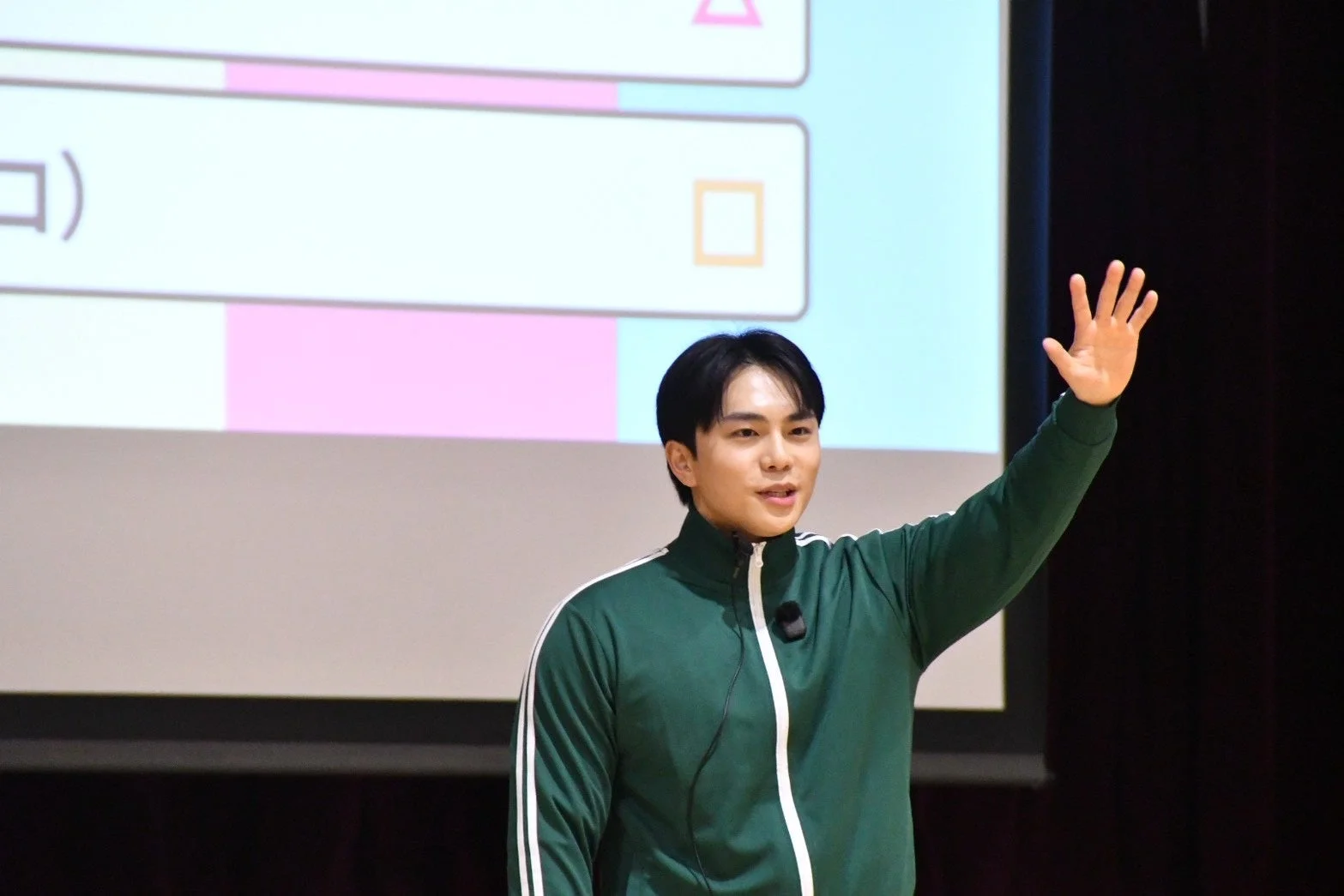 講義中のスンジュンさん