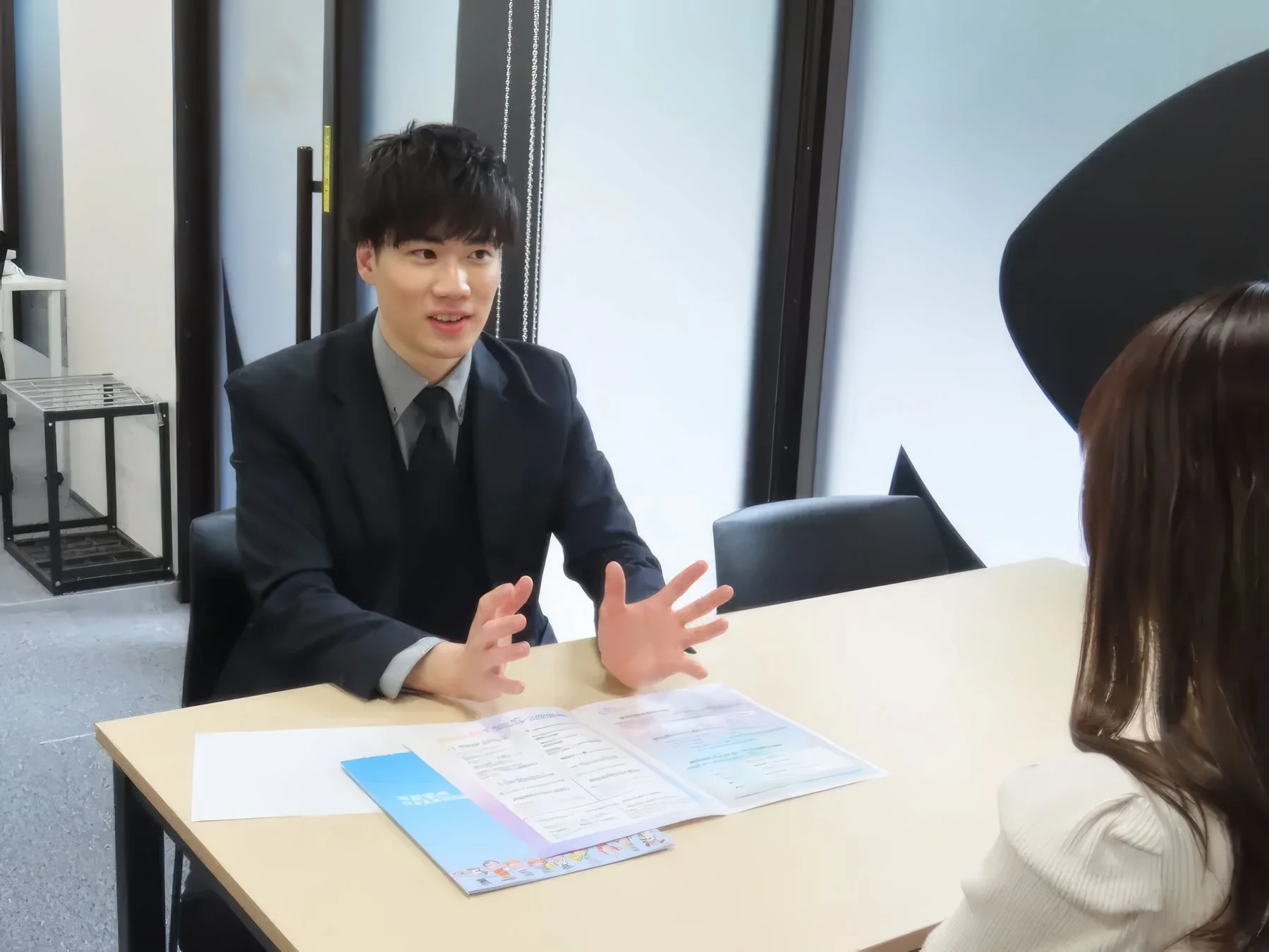 面接や説明のビジネスシーン