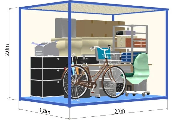 自転車、オフィス家具、段ボール箱などの荷物が効率よく収納されたトランクルームのイメージ画像