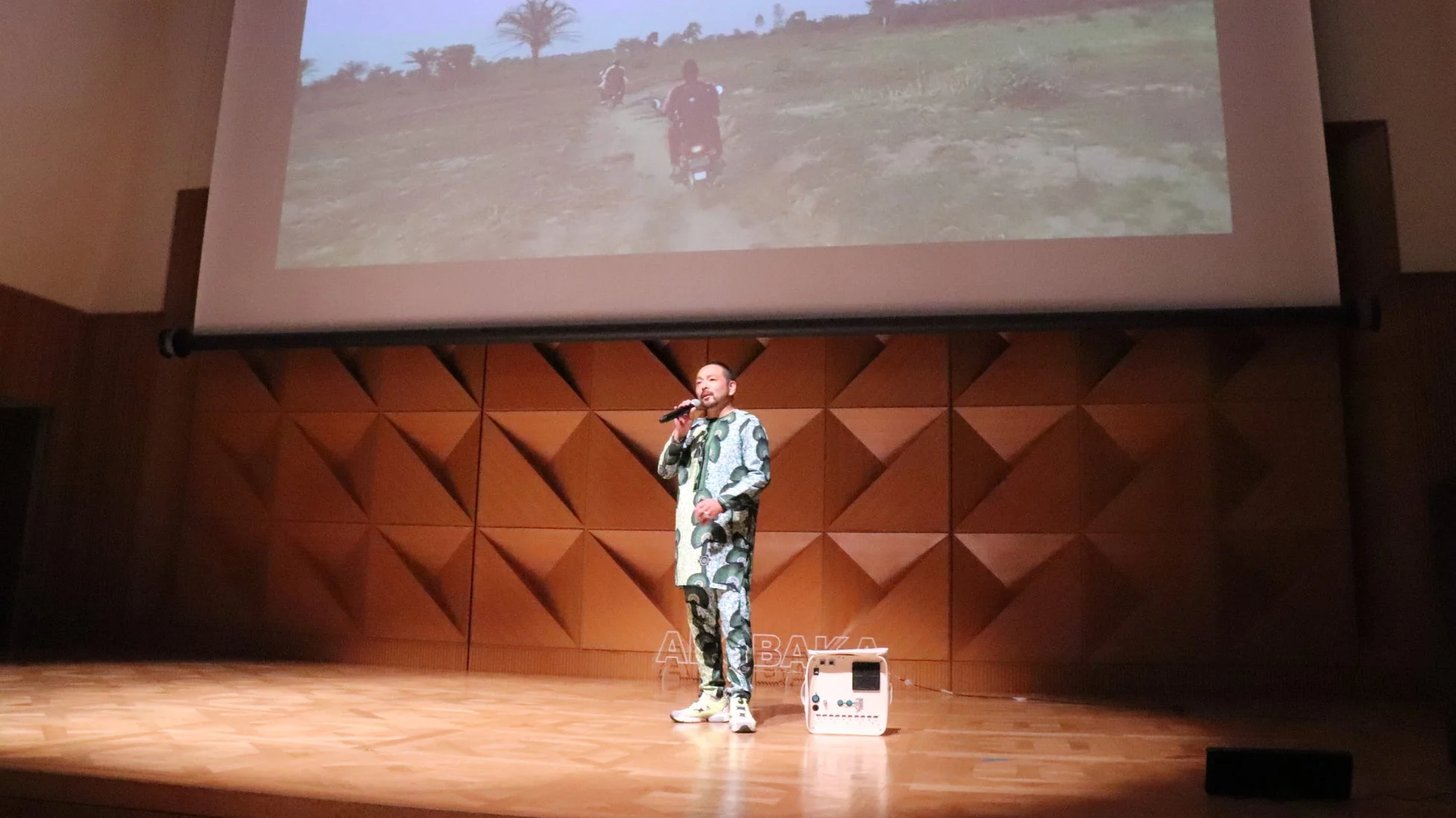 株式会社Dots for