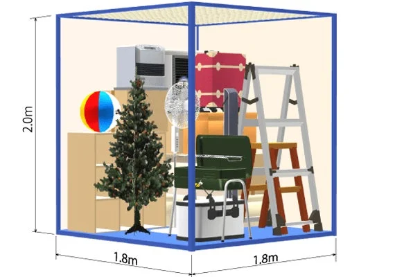 クリスマスツリーや扇風機が収納されたスペース