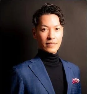 男性,ビジネスマン,スーツ,タートルネック,ポートレート,ファッション,紳士,青いジャケット,黒い背景,正面