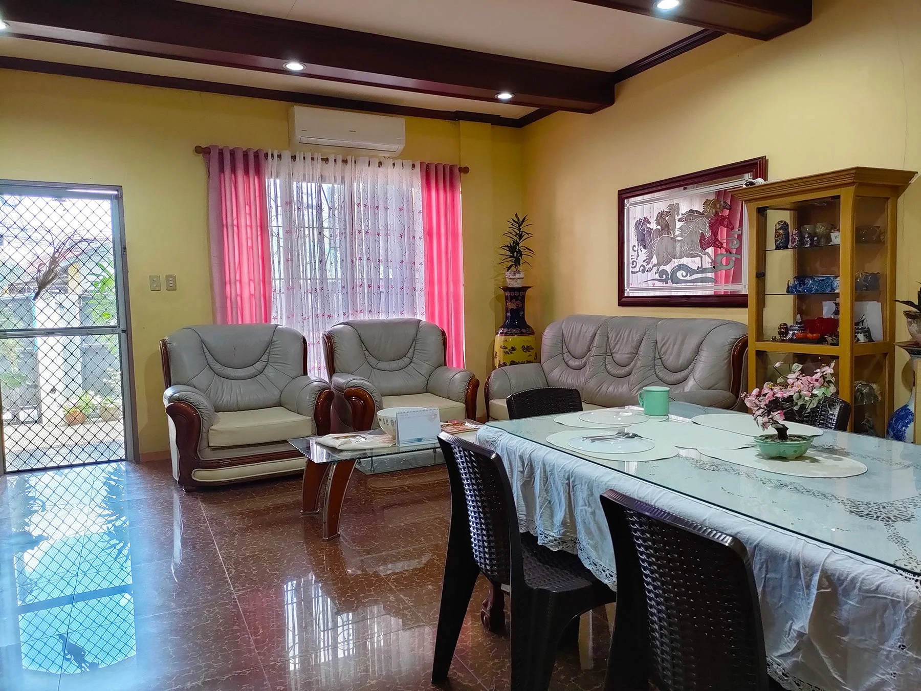 ホームステイ先のリビングルーム