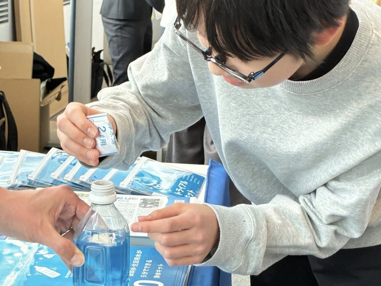 アクアリピュアの浄水デモンストレーション