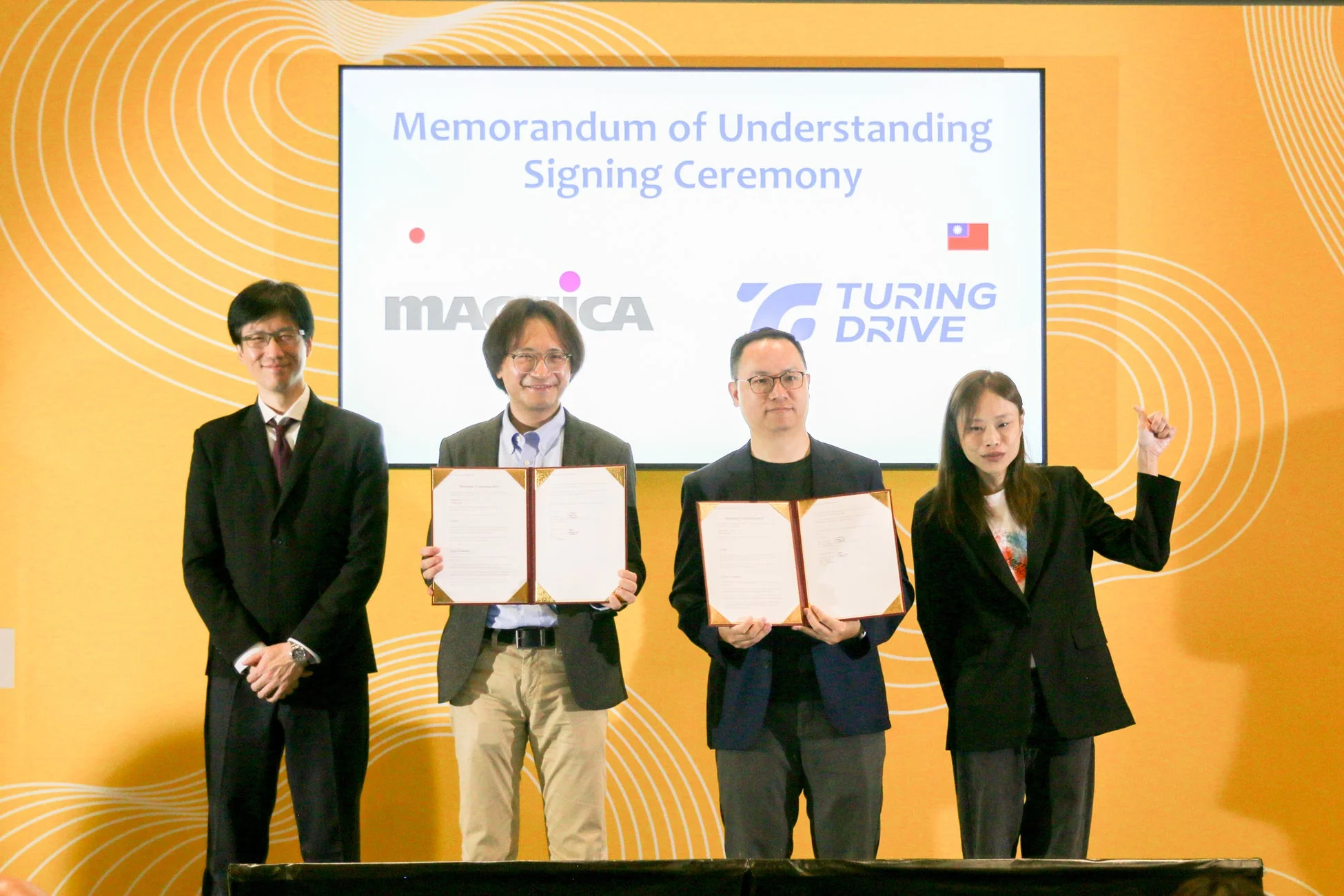 Turing DriveとマクニカのMOU署名式