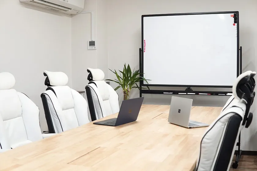 モダンな会議室
