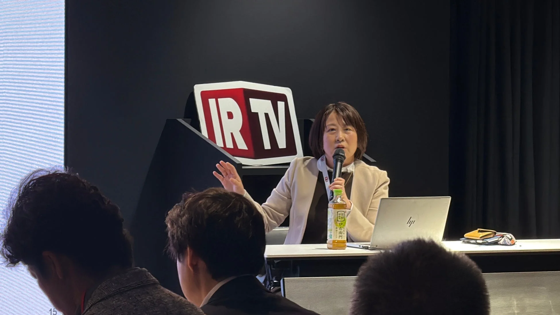 講演中の市川氏