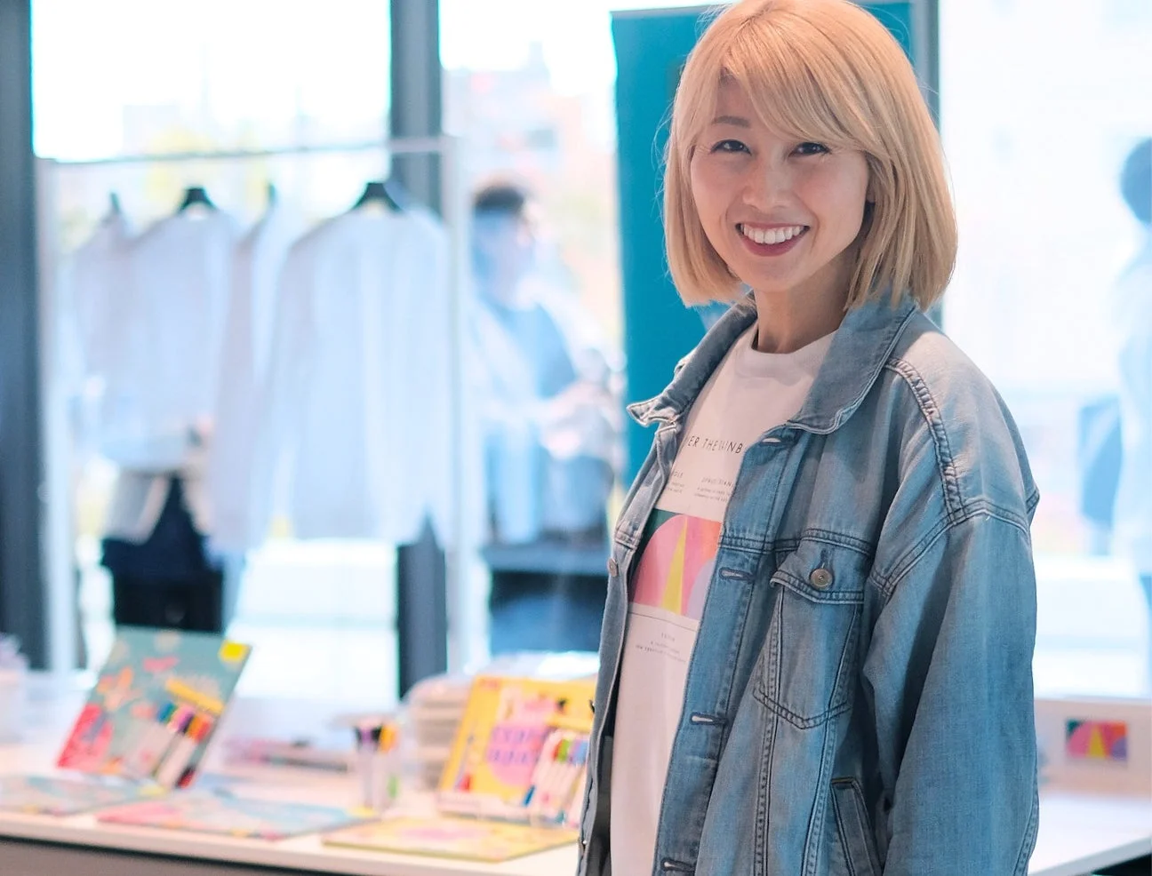 吉田ちかさんの笑顔のポートレート