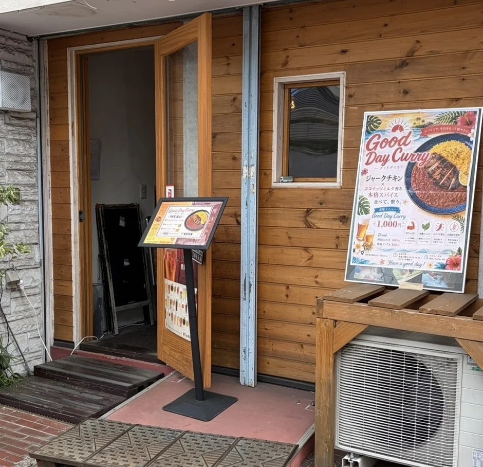 お店の外観とメニュー