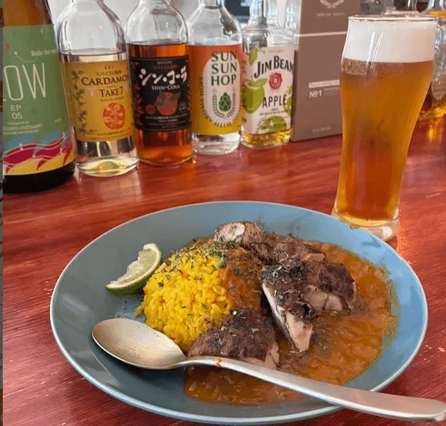 カレーとクラフトドリンク