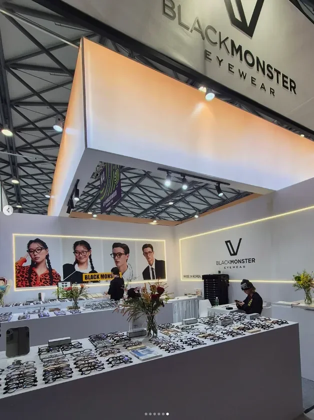 BLACKMONSTER EYEWEARの展示ブース