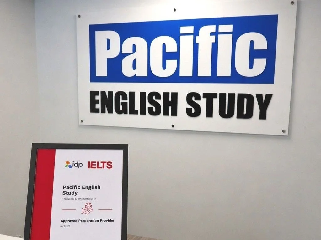 IELTS認定証が飾られた英語学習機関の様子