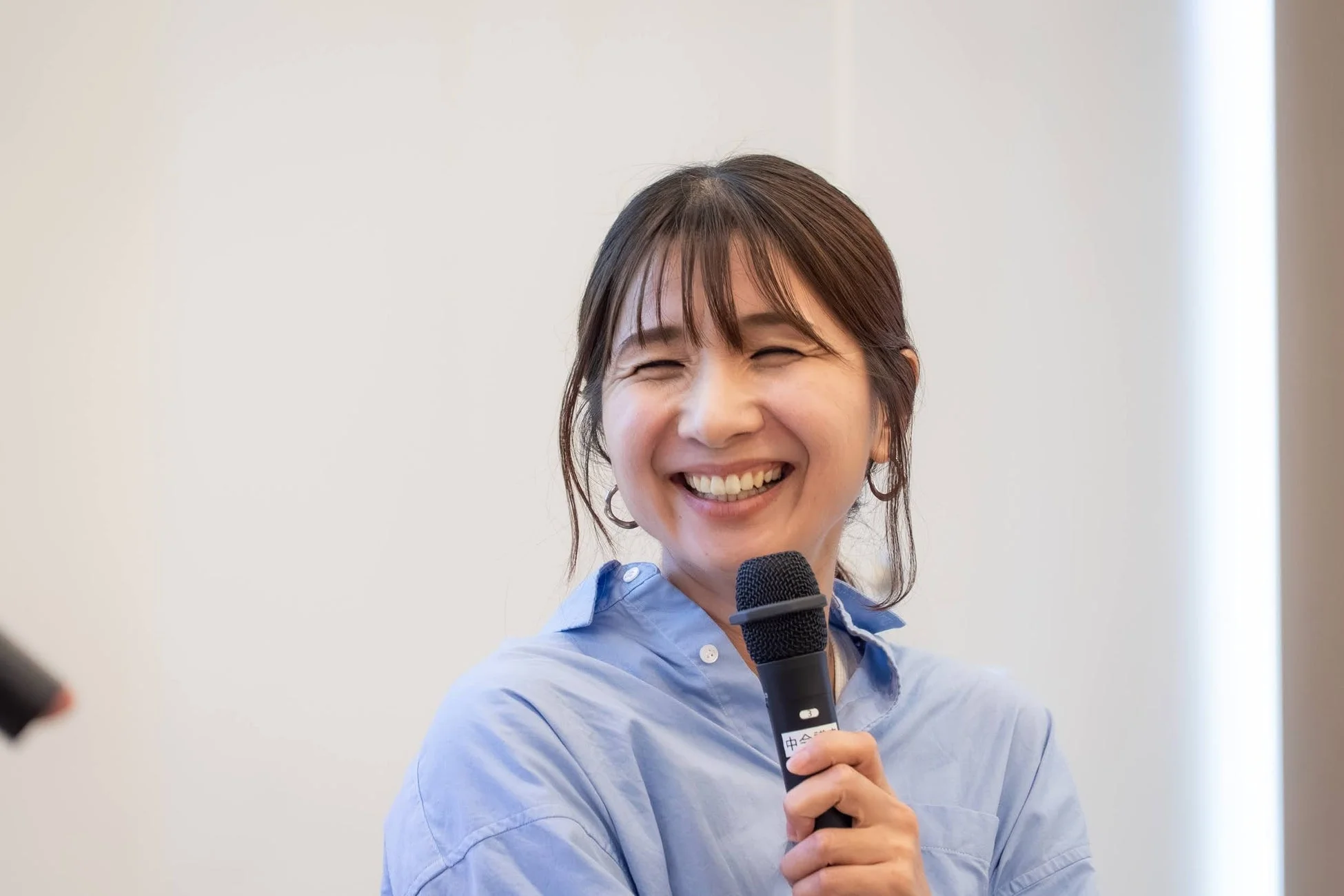 講演中の岡えり氏