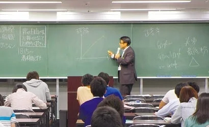 講師が講義をしている様子