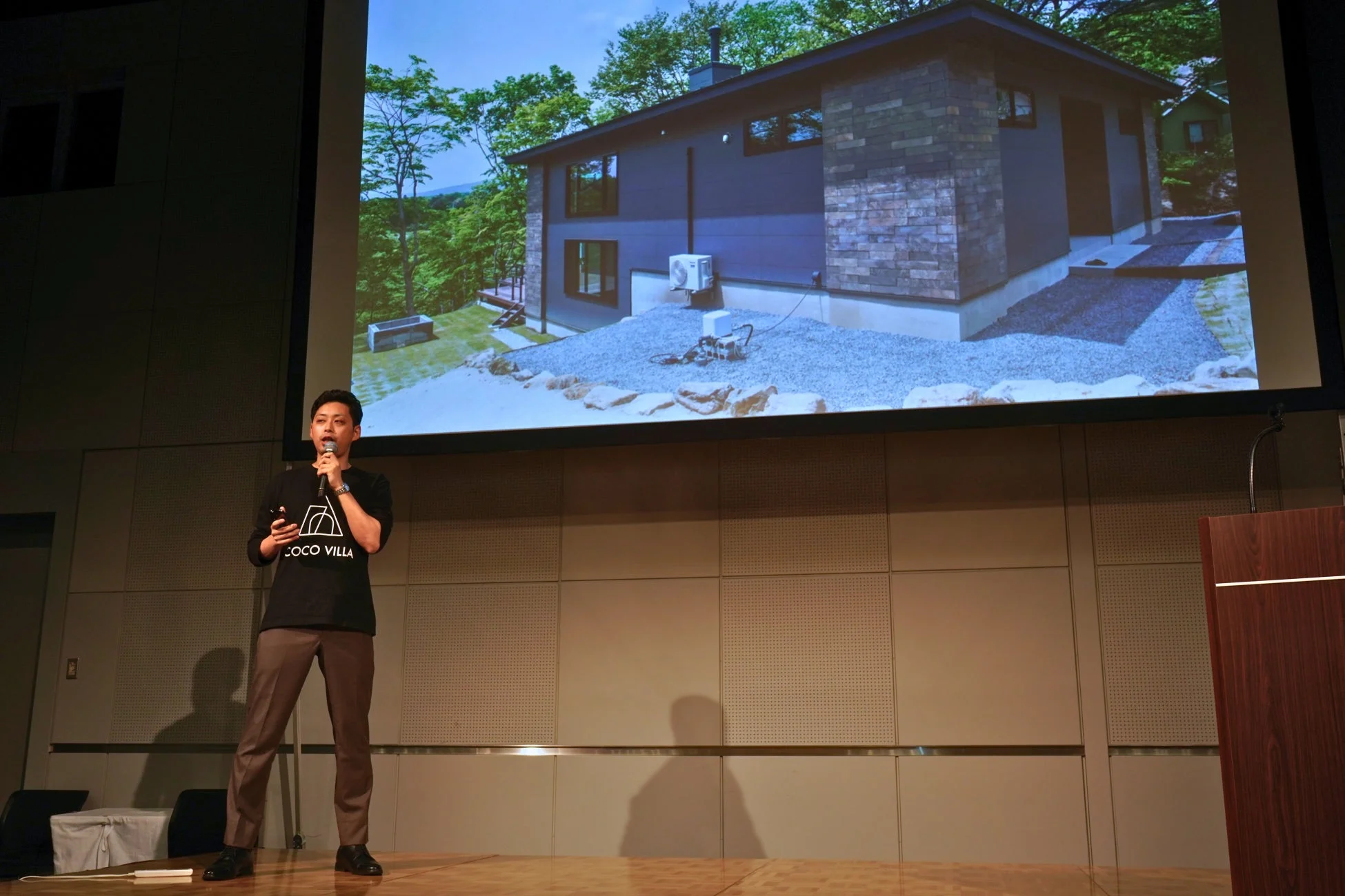 セミナーで講演する薗部 智氏