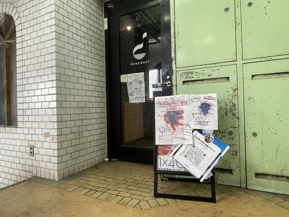 店舗入り口
