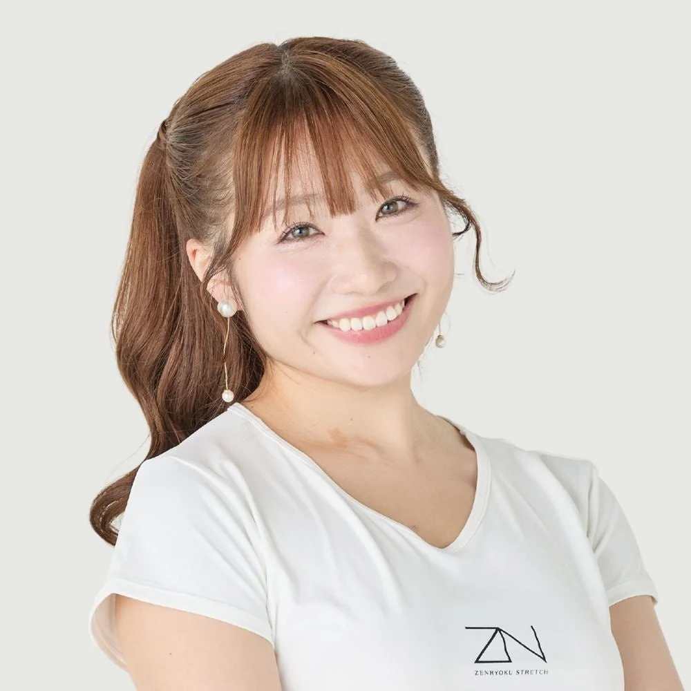 笑顔の女性トレーナー