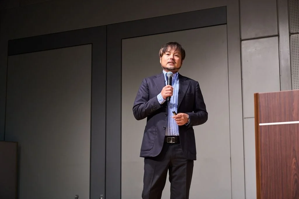 講演を行うゲストスピーカー