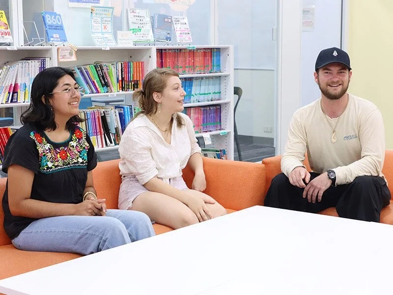 学習スペースでの会話