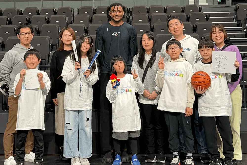 バスケットボール,ファンイベント,集合写真,子供たち,選手,家族,笑顔,アリーナ,スポーツ,Qo Kids,molten,記念写真