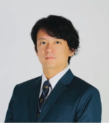 ダークスーツとネクタイを着用した3人のビジネスマン