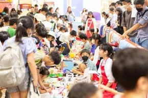 キッズフリマで賑わう会場