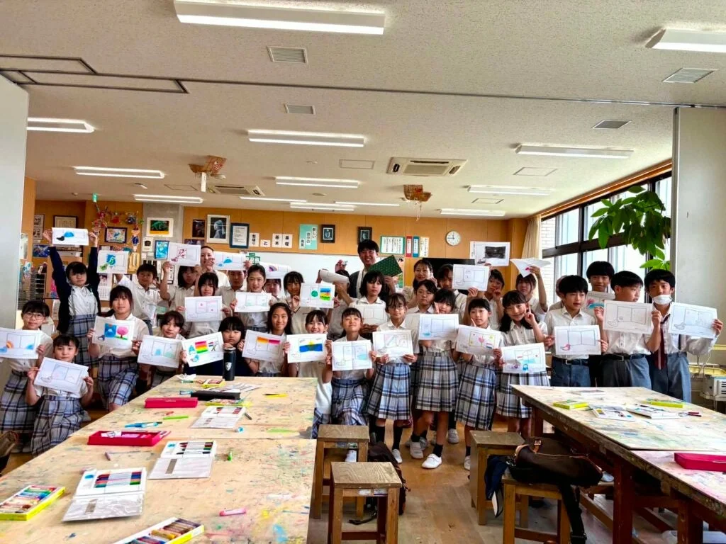 鳩笛プロジェクトのアートワークショップ風景