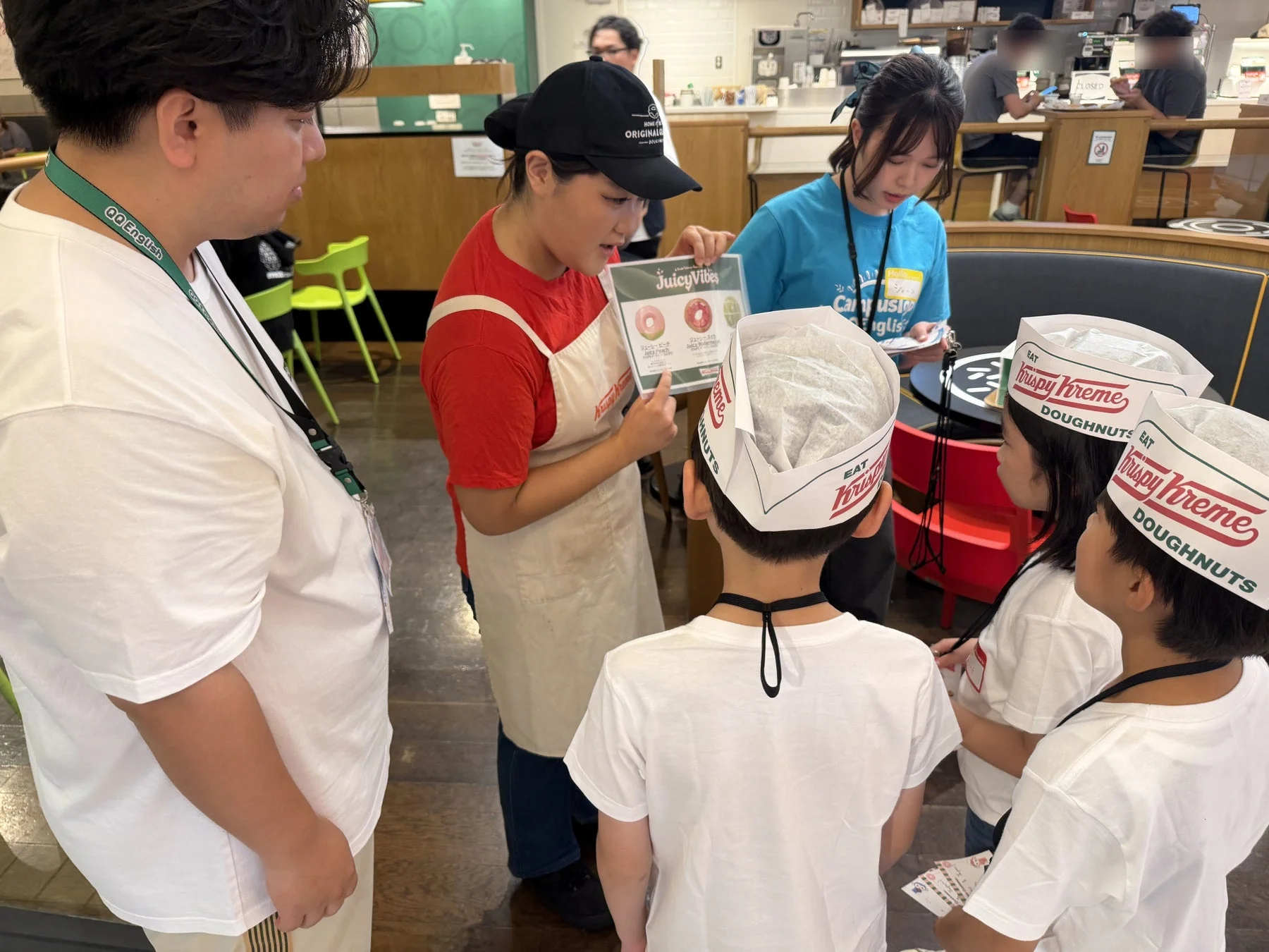 説明を受ける子どもたち