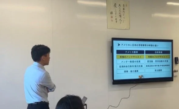 講義に熱心に耳を傾ける参加者
